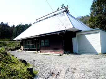 建物外観・右が倉庫