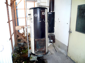 まき兼用灯油ボイラー